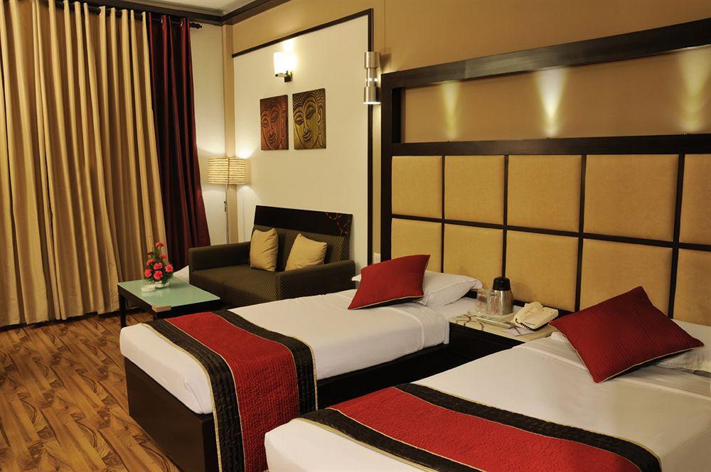 Hotel Maharaja Regency Ludhiana Bagian luar foto
