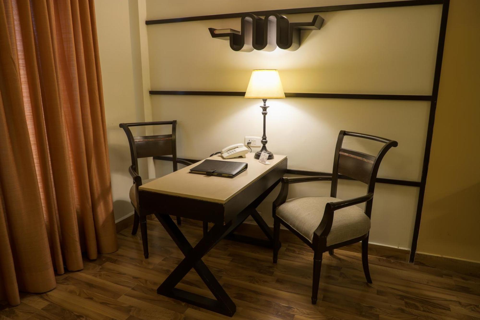 Hotel Maharaja Regency Ludhiana Bagian luar foto