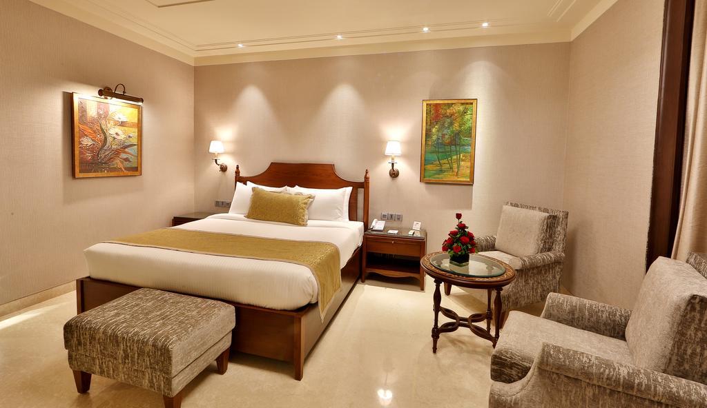 Hotel Maharaja Regency Ludhiana Bagian luar foto