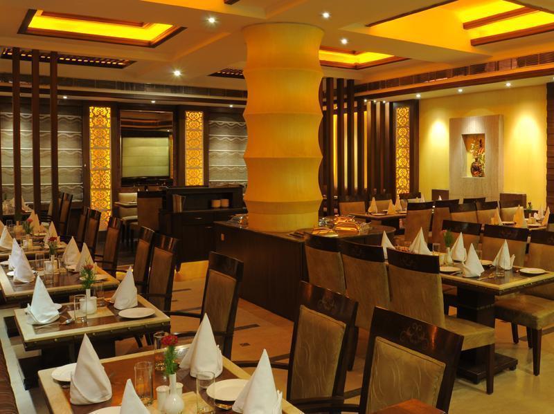 Hotel Maharaja Regency Ludhiana Bagian luar foto