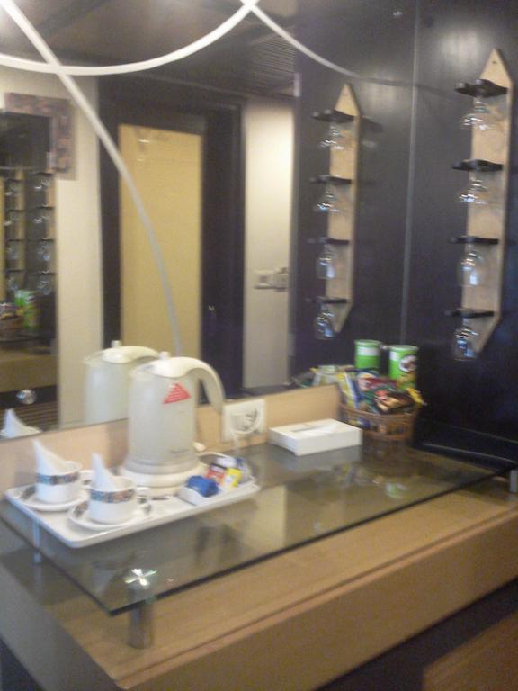 Hotel Maharaja Regency Ludhiana Ruang foto