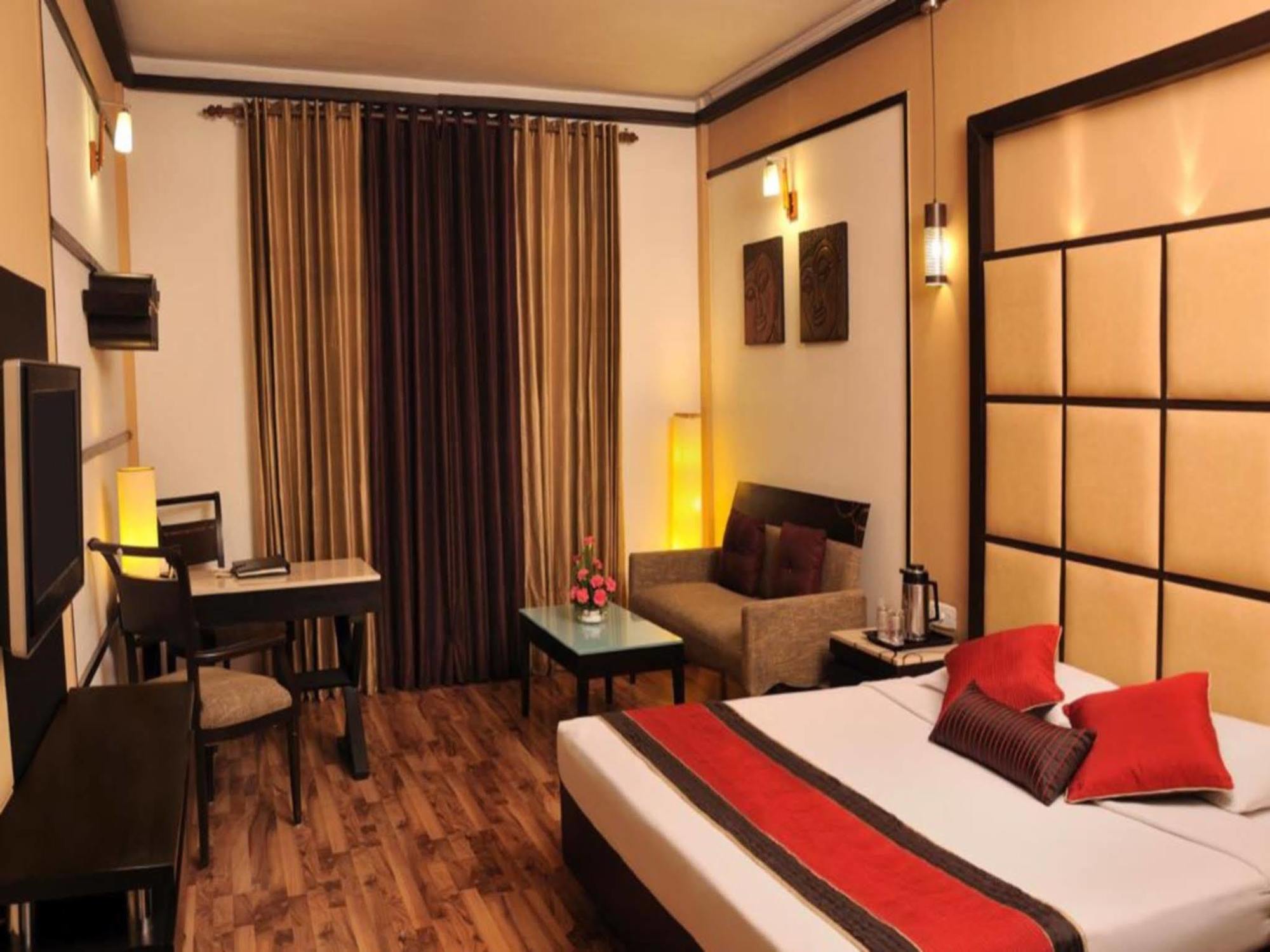 Hotel Maharaja Regency Ludhiana Bagian luar foto