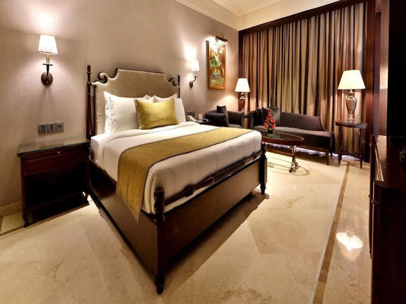Hotel Maharaja Regency Ludhiana Bagian luar foto